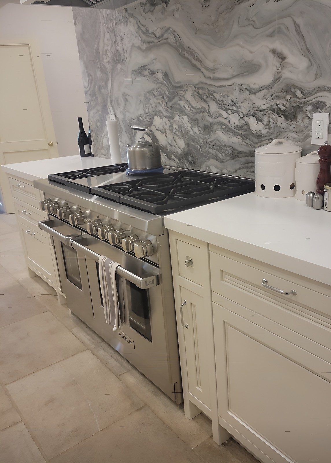 Wolf range, marble backsplash